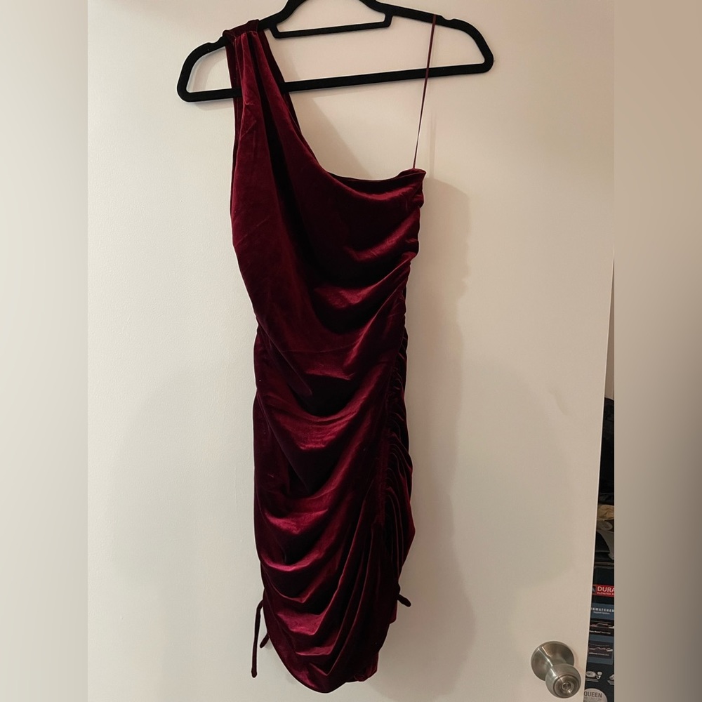 NWT House Of Harlow 1960 Red Velvet Midi One Shoulder Ruched Sheath Dress Size S